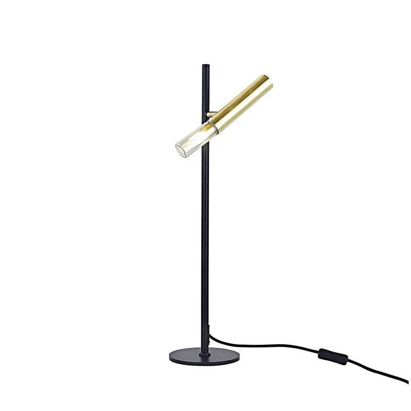 Table Lamp sa kwarto ng matatanda